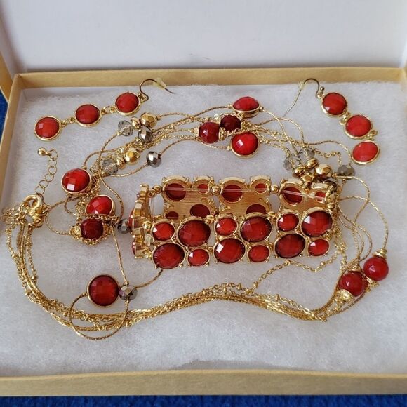 Lovely Red and Gold Necklace Bracelet Earrings Set - Picture 10 of 10